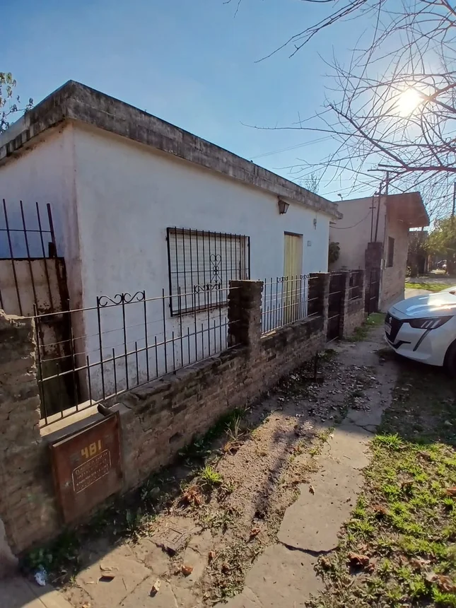 Casa de 4 ambientes en venta en Grand Bourg, Benito Lynch 400