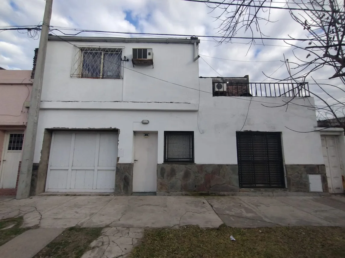 Casa de 4 ambientes en venta en Santa Fe, San Juan 1300