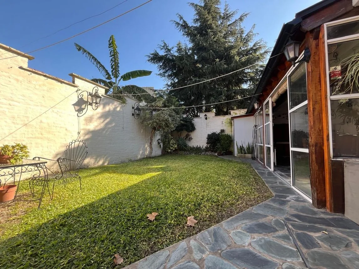Casa de 4 ambientes en venta en Temperley, Riobamba 1500, foto 3