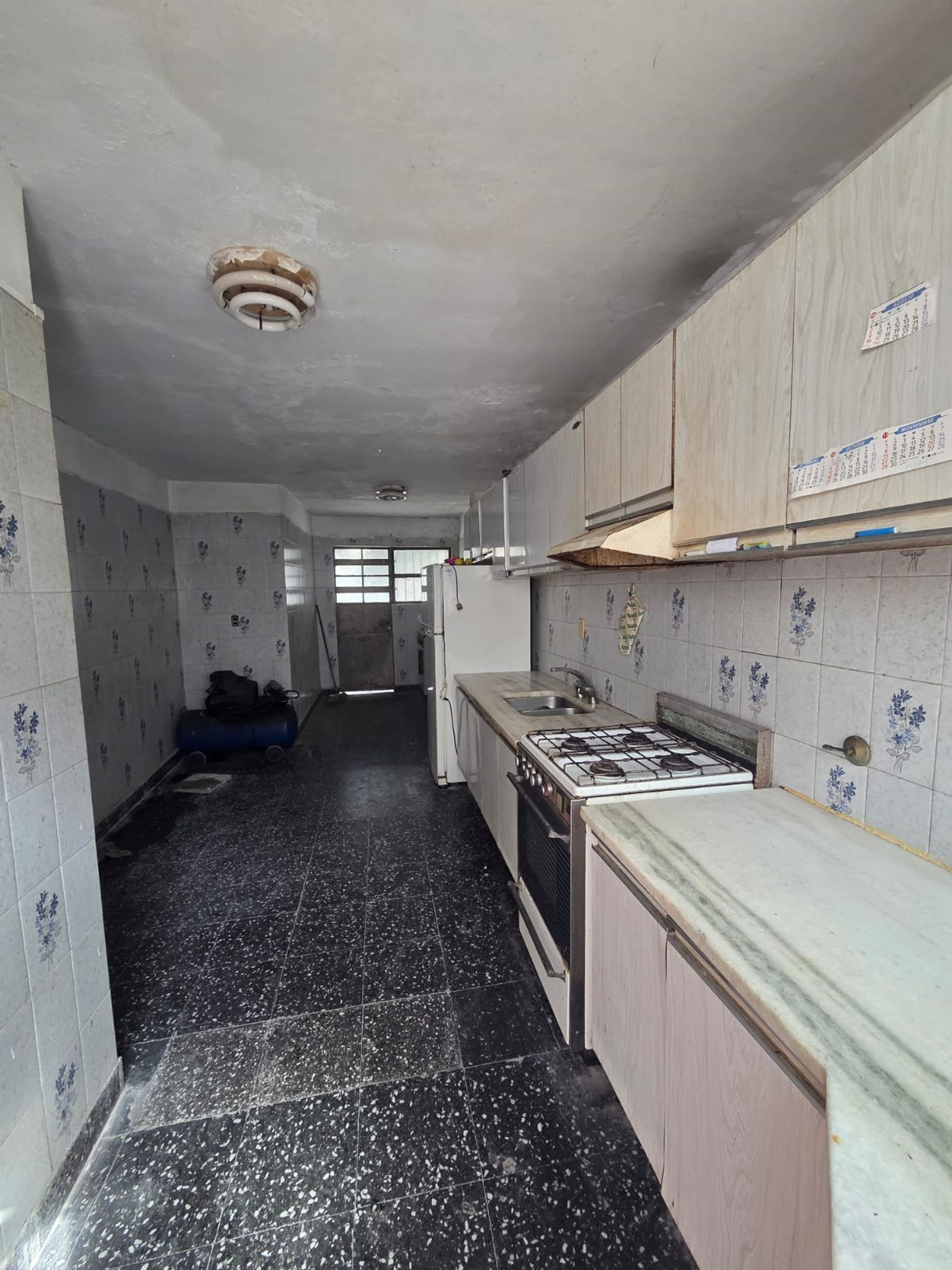 CASA A RECICLAR EN VENTA CALLE ESPAÑA 2300 - foto 2