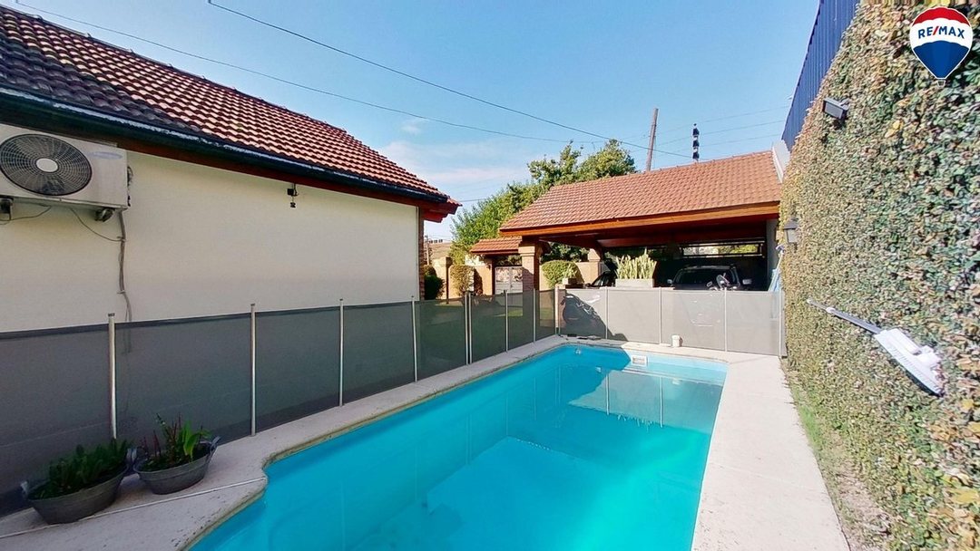 CASA 5 AMBIENTES EN VENTA EN CASTELAR C/PILETA