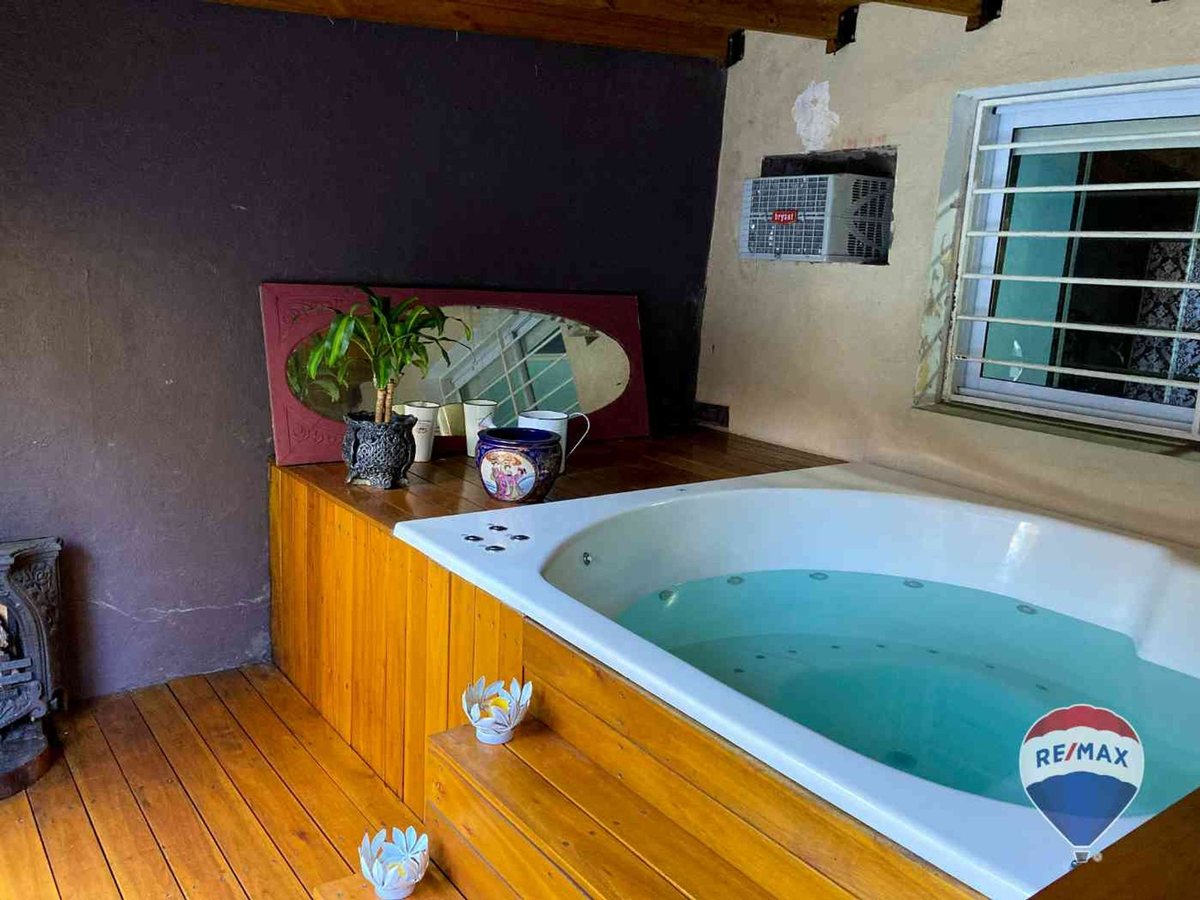 Foto 5 — CASA EN VENTA EN BARRIO EL TRÉBOL CON PILETA