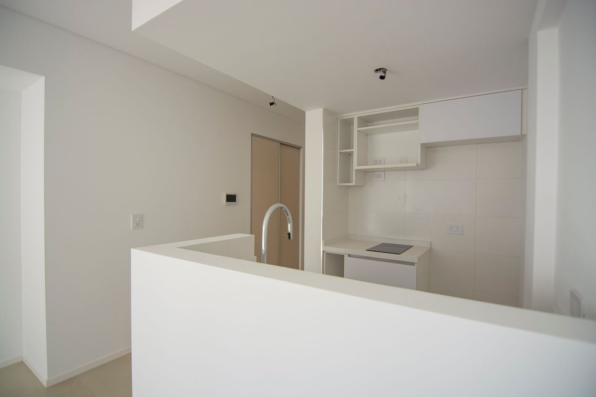 Foto 8 — VTA ESTR MONOAMB C/BALCON/ AMENIT EXC UBI S.TELMO