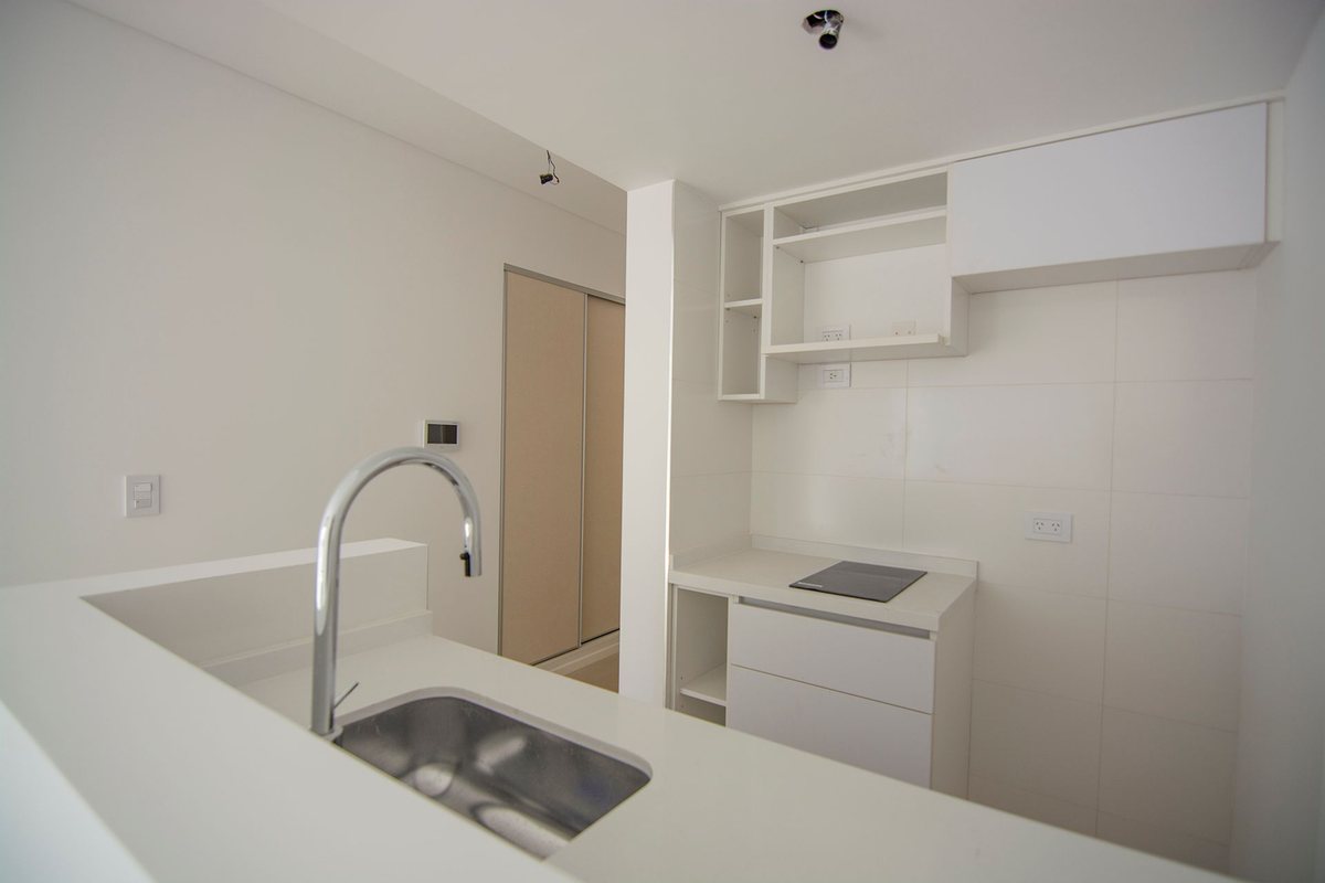 Foto 9 — VTA ESTR MONOAMB C/BALCON/ AMENIT EXC UBI S.TELMO