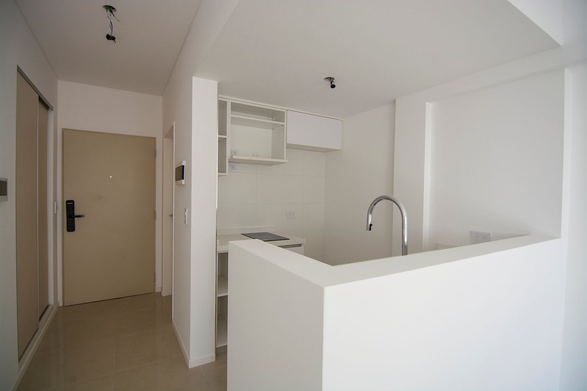 Foto 6 — VTA ESTR MONOAMB C/BALCON/ AMENIT EXC UBI S.TELMO