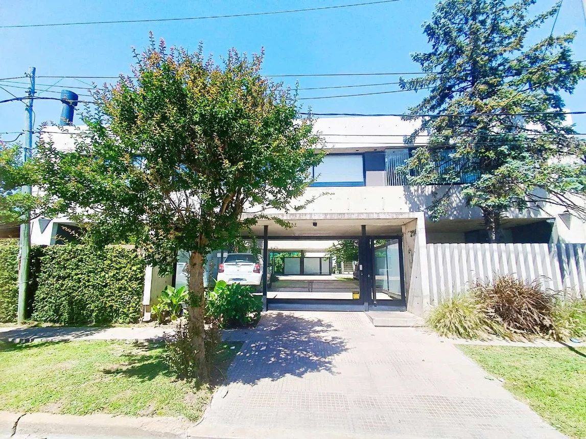 Casa dúplex en venta en Manuel B. Gonnet