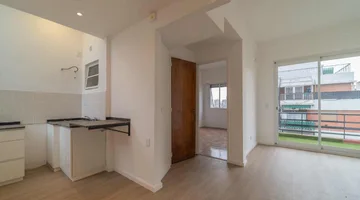 Dos amb. con balcón refaccionado. a nuevo