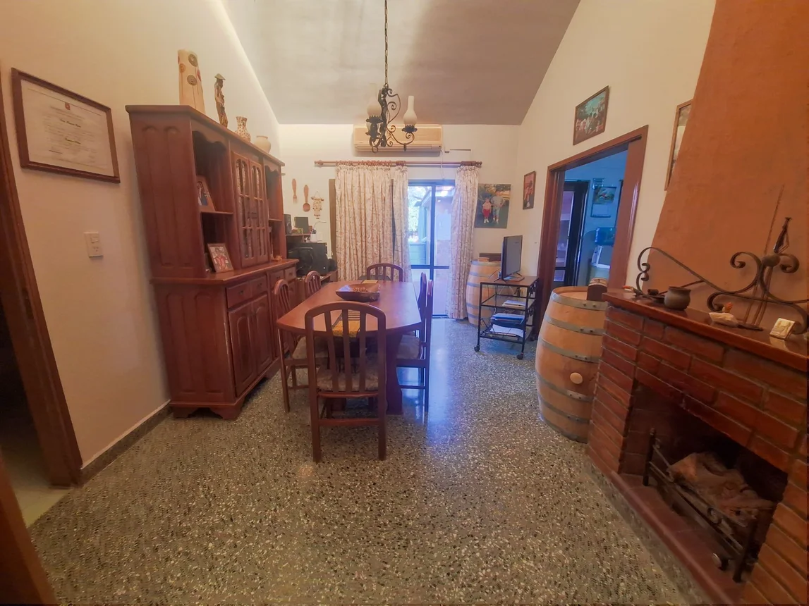Casa 3 dormitorios y terreno, en centro de crespo, foto 3