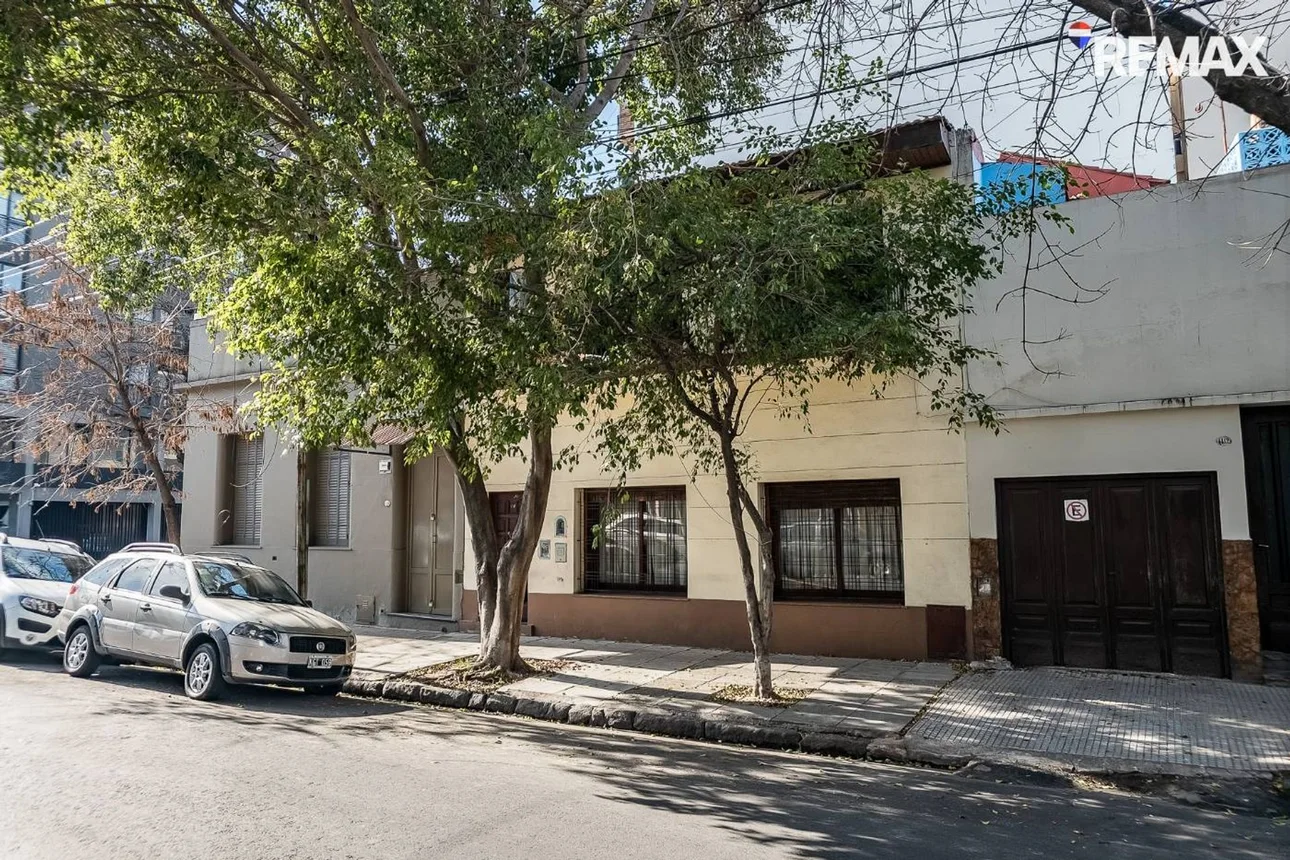 Casa de 5 ambientes en venta en Barracas, Azara 1400