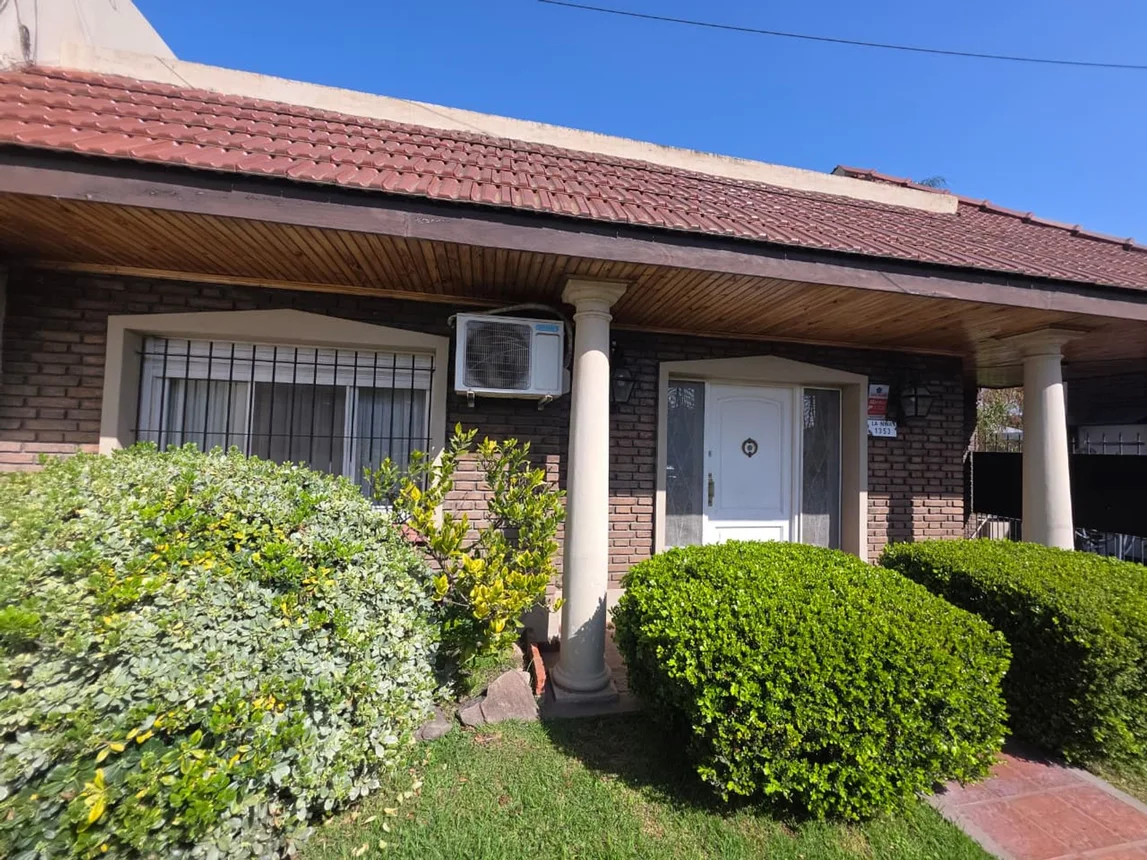 Casa de 6 ambientes en venta en San Miguel, La Niña 1300