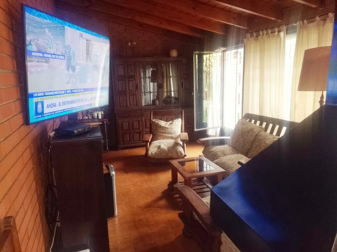 Casa de 4 ambientes en venta en Villa Luzuriaga, Gutemberg 600, foto 5