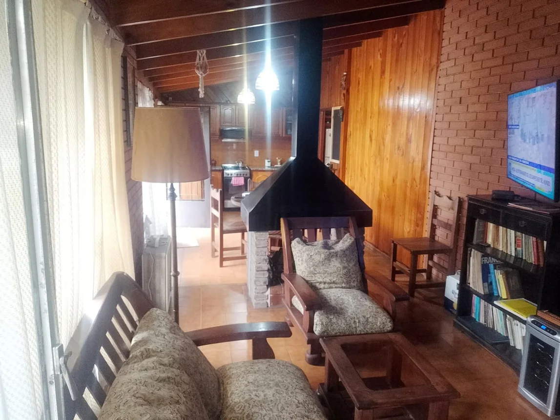 Casa de 4 ambientes en venta en Villa Luzuriaga, Gutemberg 600, foto 4