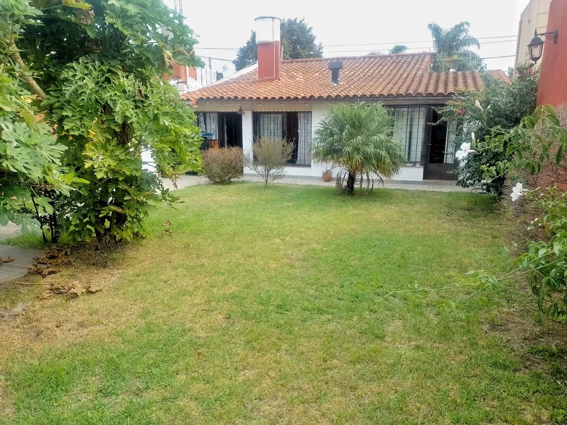Casa de 4 ambientes en venta en Villa Luzuriaga, Gutemberg 600, foto 2
