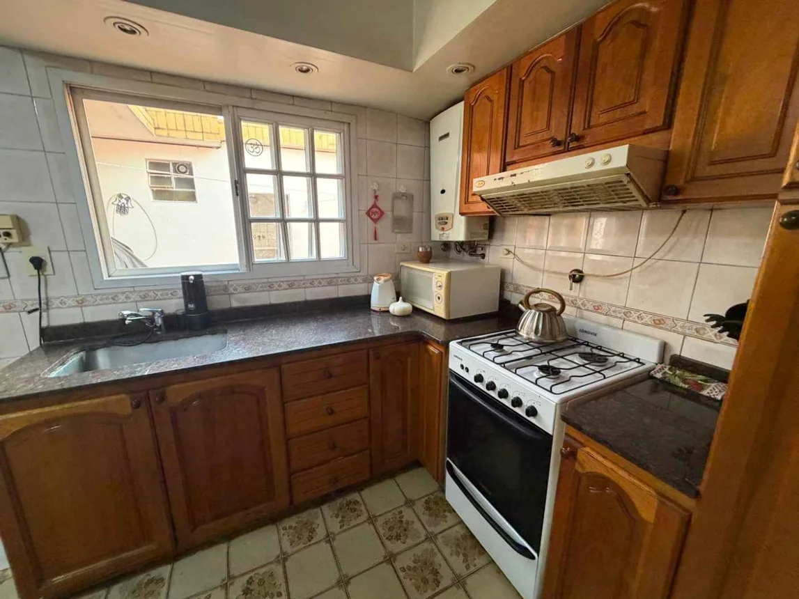 Casa de 6 ambientes en venta en Valentín Alsina, Tuyutí 3200