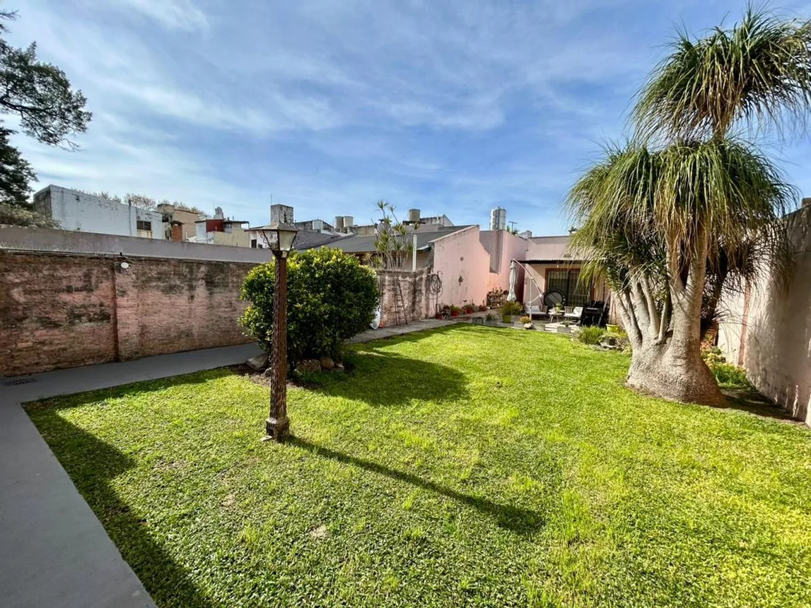 Casa de 4 ambientes en venta en Santos Lugares, San Carlos 1300
