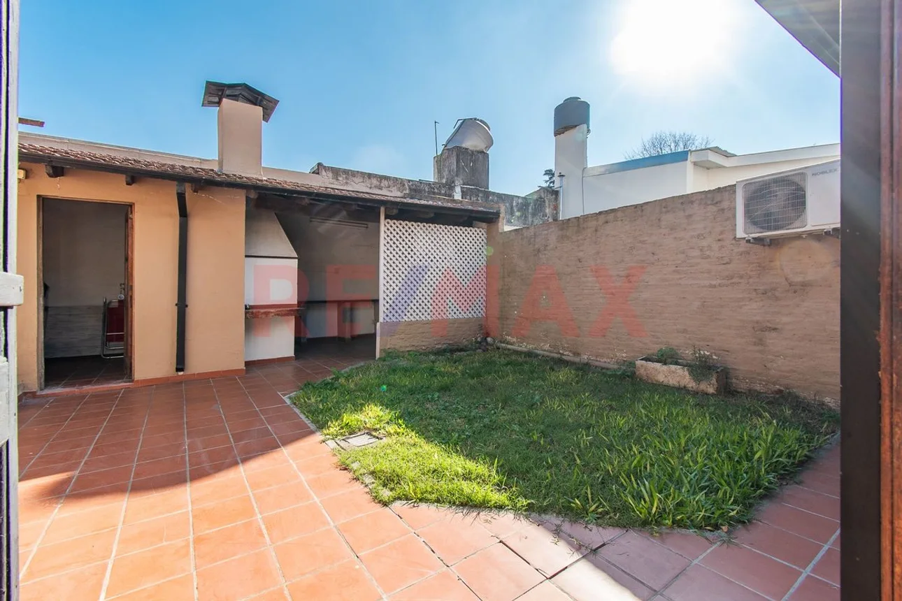 Venta casa 3 ambientes con parque hurlingham, foto 3