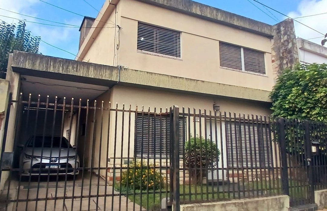 Casa en venta 5 ambientes en José Bianco 2500, Haedo, Moron, Buenos Aires