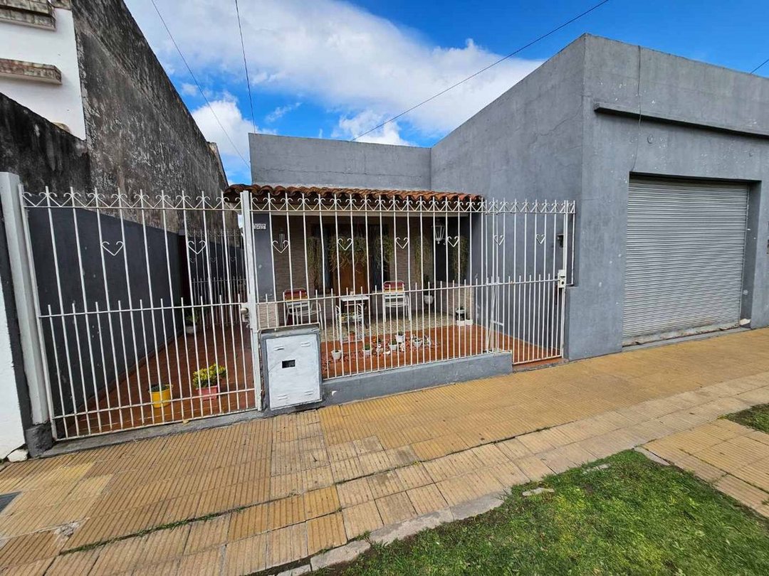 VENTA CASA 2 AMB AMPLIO FONDO GALERIA PARRILLA