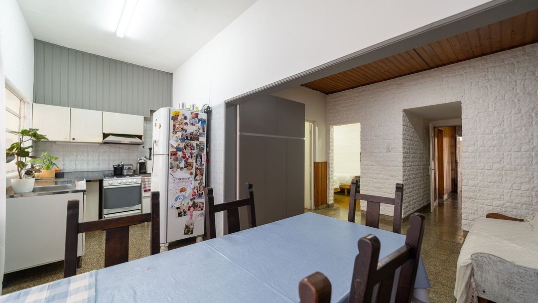 VENTA CASA 2 DORMITORIOS Y PATIO CAPITÁN BERMUDEZ