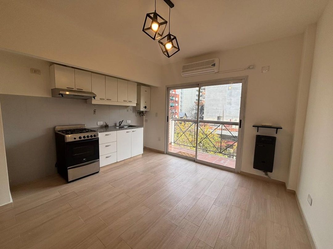 Venta Monoambiente con Balcón, Excelente Estado.