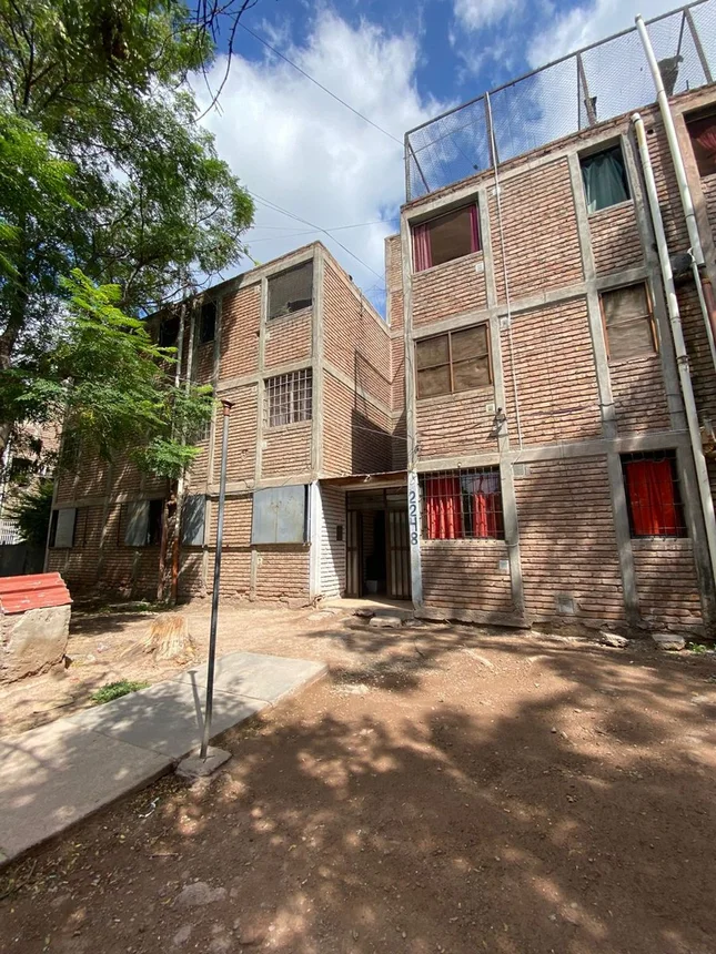 Departamento de 4 ambientes en venta en Guaymallén, Húsares 2200