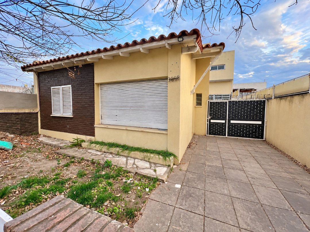VENTA PROPIEDAD MULTIFAMILIAR GALPÓN VILLA ADELINA