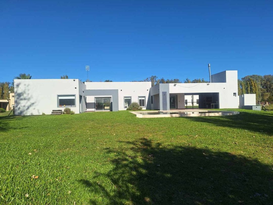 Casa en venta 5 ambientes en Avenida Fernández Beschtedt 2500, Comarcas de Luján, Lujan, Lujan, Buenos Aires