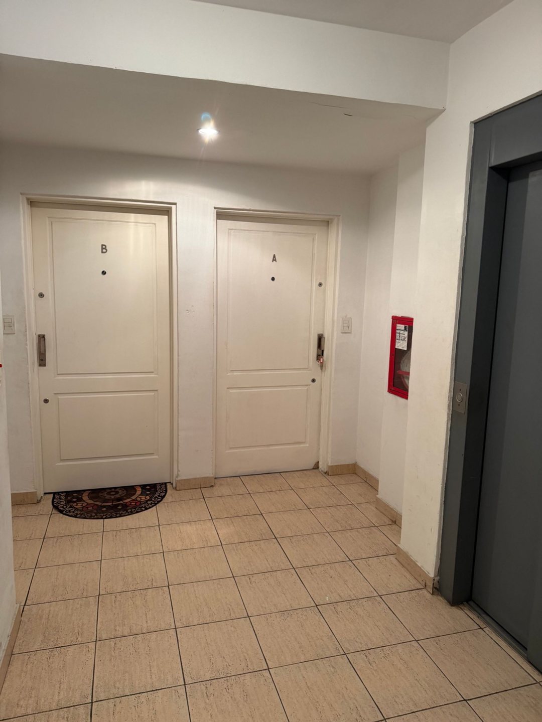 VENTA MONOAMBIENTE BALVANERA, con BALCÓN equipado.