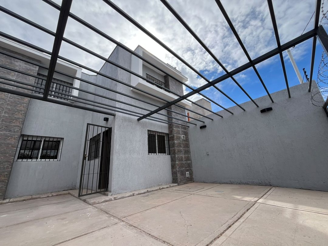 DUPLEX PREMIUM CON PATIO Y COCHERA