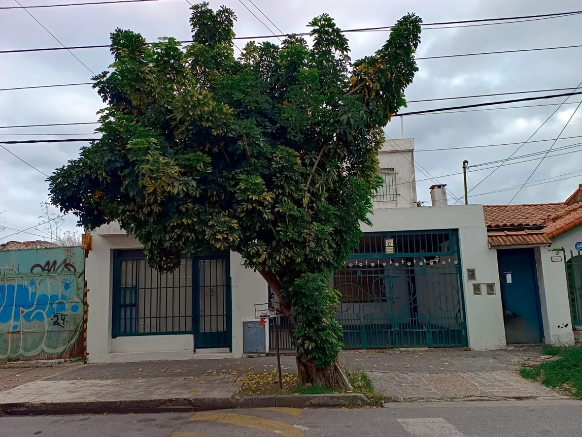 Casa de 6 ambientes en venta en Santos Lugares, Santiago Bonifacini 4000