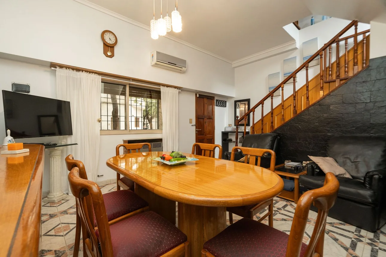 Casa tríplex de 4 ambientes en venta en Monte Castro, Benito Juárez 2000, foto 3