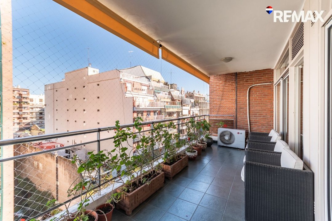 PISO 4 AMB CON COCHERA Y DOBLE BALCÓN EN CABALLITO
