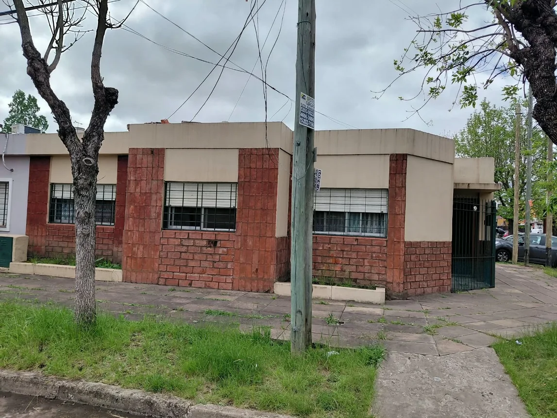 PH de 4 ambientes en venta en Castelar, Galicia 1100, foto 2