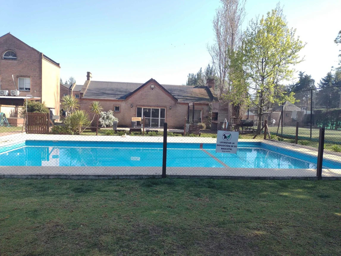 Casa tríplex en venta en Pilar, foto 3