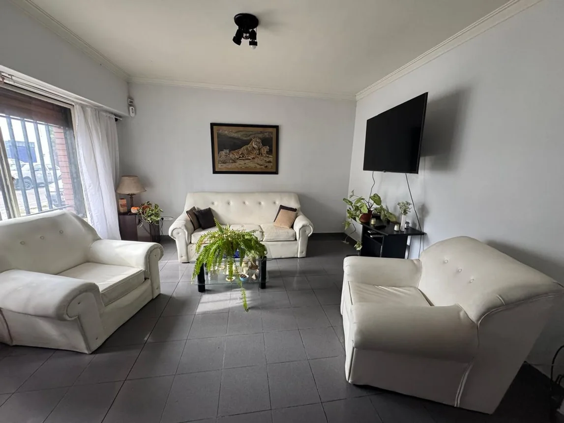 Casa de 6 ambientes en venta en Lomas del Mirador, Charcas 2100, foto 4