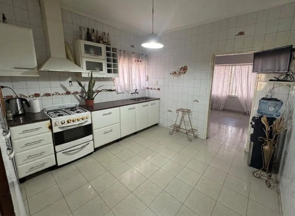 Casa de 6 ambientes en venta en Lomas del Mirador, Charcas 2100, foto 5