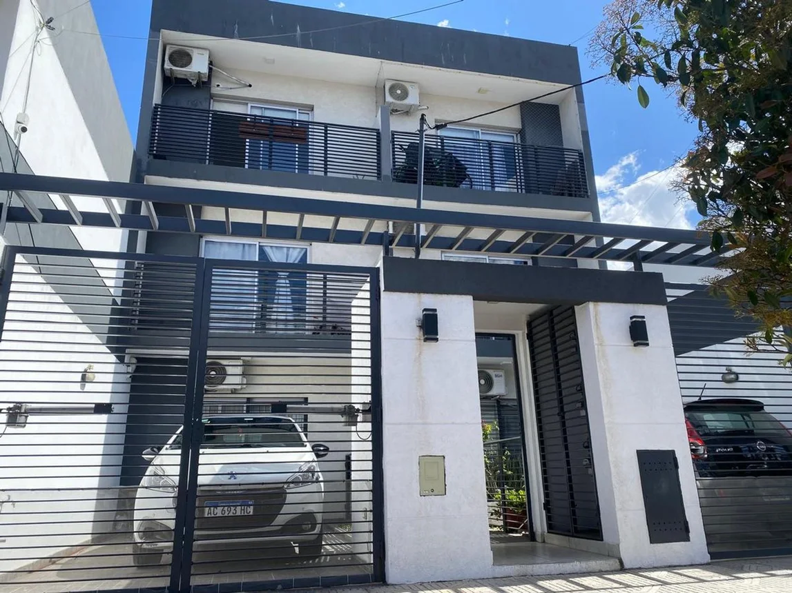 Departamento de 3 ambientes en venta en Villa Luzuriaga, República de Chile 0