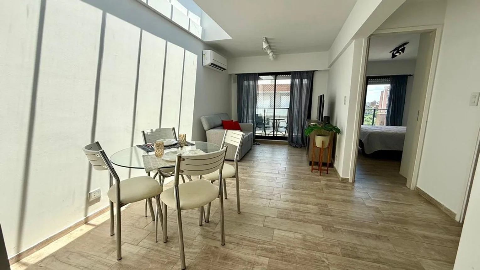 Semipiso de 2 ambientes en alquiler en Rosario, Alem 2300