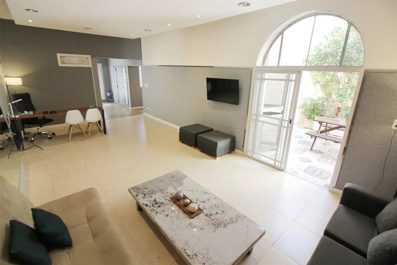 Casa de 5 ambientes en venta en Villa Real, Pasaje de la Economia 6100