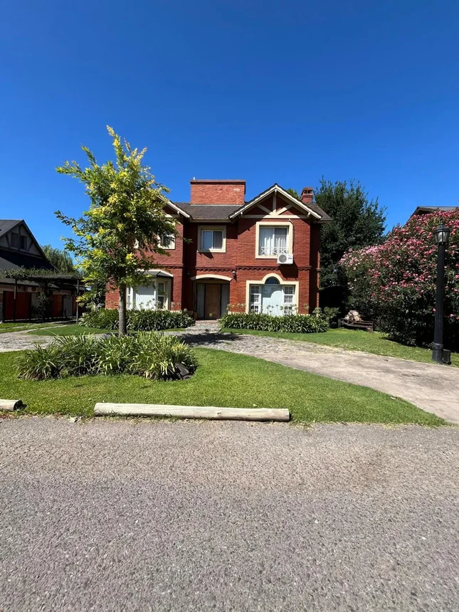 Casa en venta en Pilar, foto 2