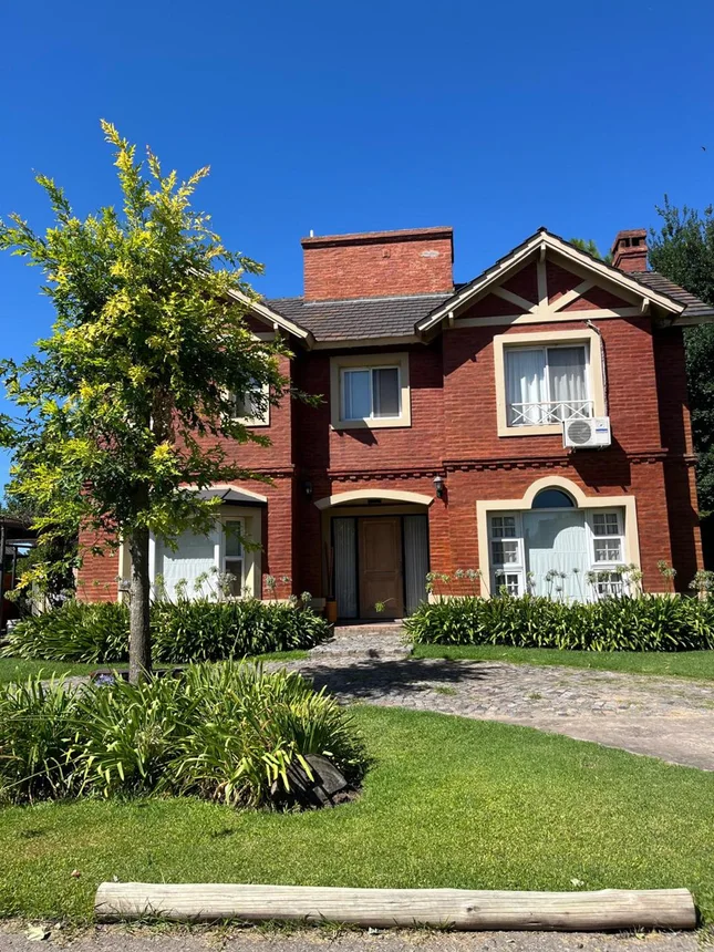Casa en venta en Pilar