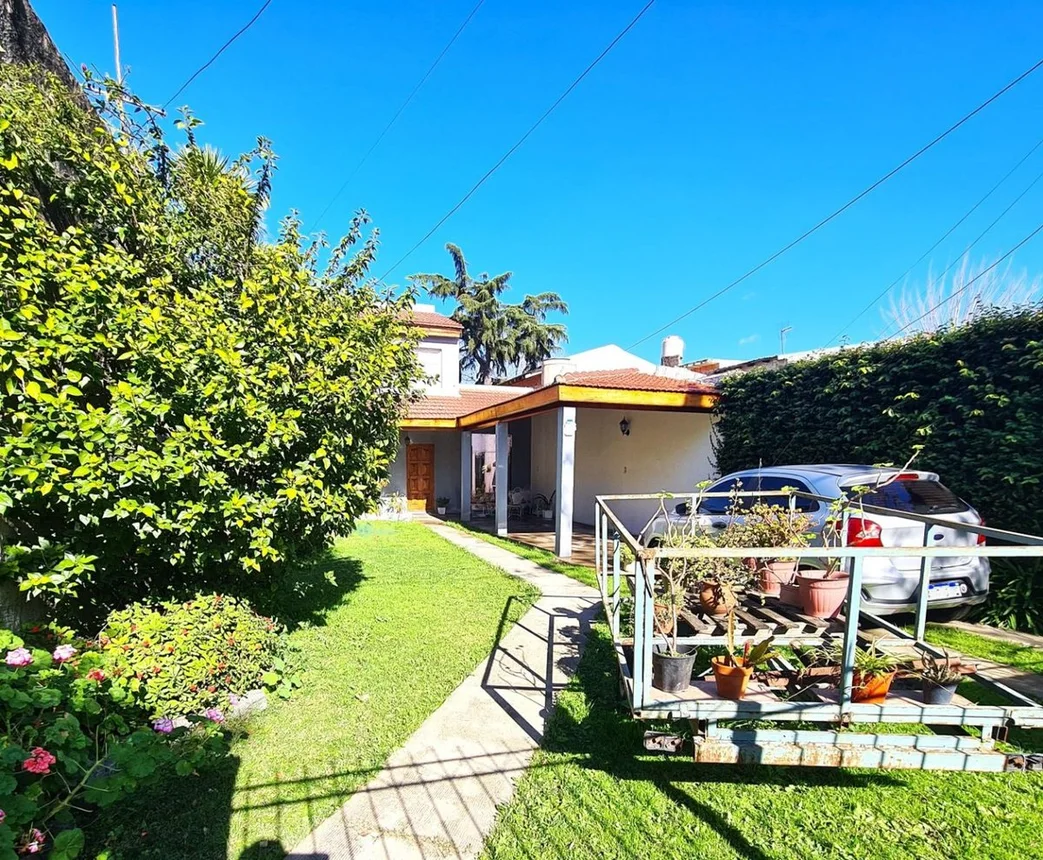 Casa en venta en Banfield, foto 2