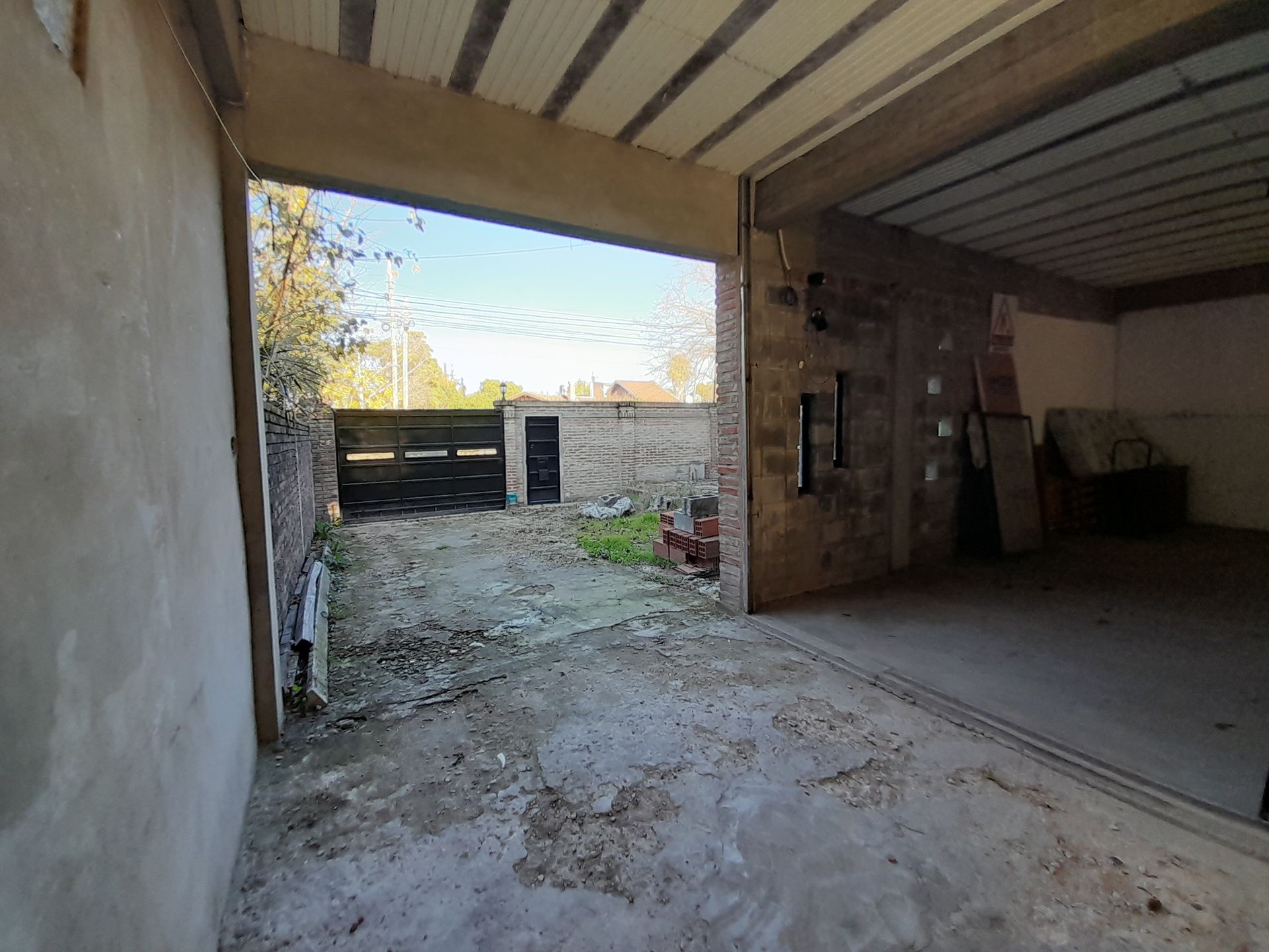 OPORTUNIDAD, BAJO DE PRECIO, VENTA CASA 3 AMB