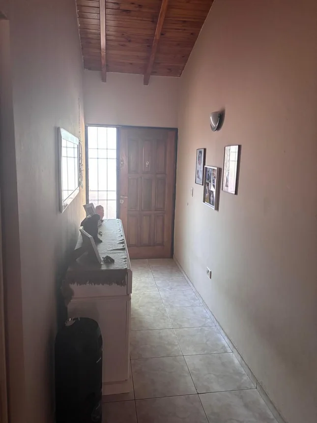 Casa de 4 ambientes en venta en Godoy Cruz, Hipólito Bouchard 300, foto 3