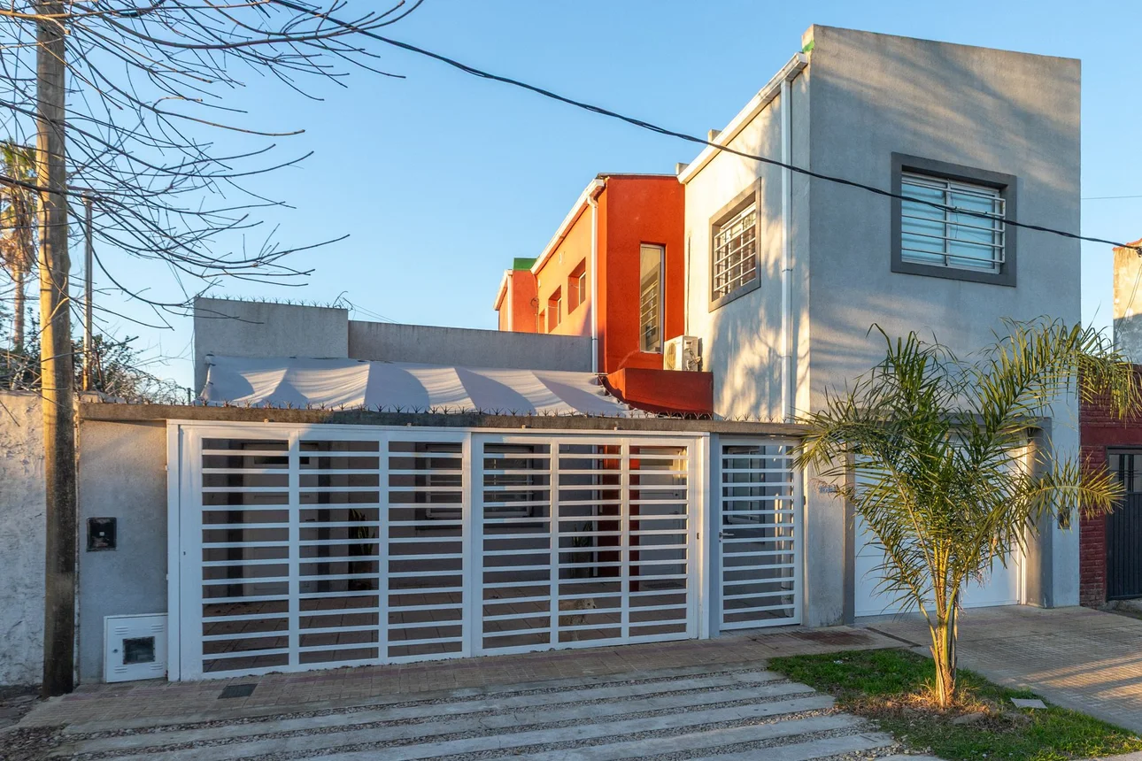 Casa en venta en La Plata, foto 2