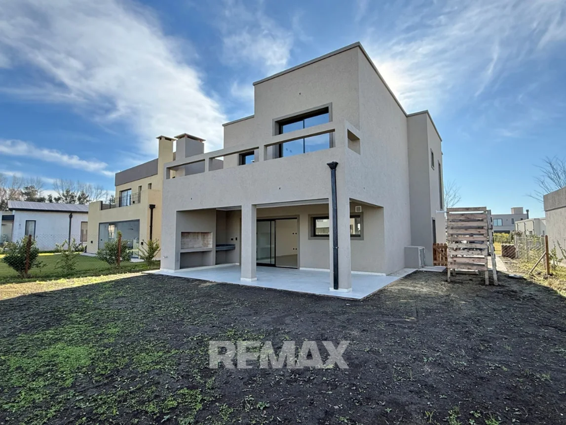 Casa de 6 ambientes en venta en Presidente Derqui, Leandro Niceforo Alem 3300