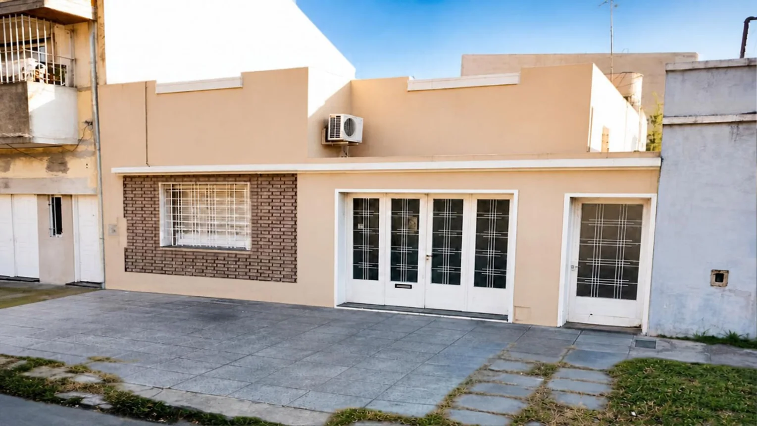 Casa de 4 ambientes en venta en Ciudadela, Ramon Lista 3800