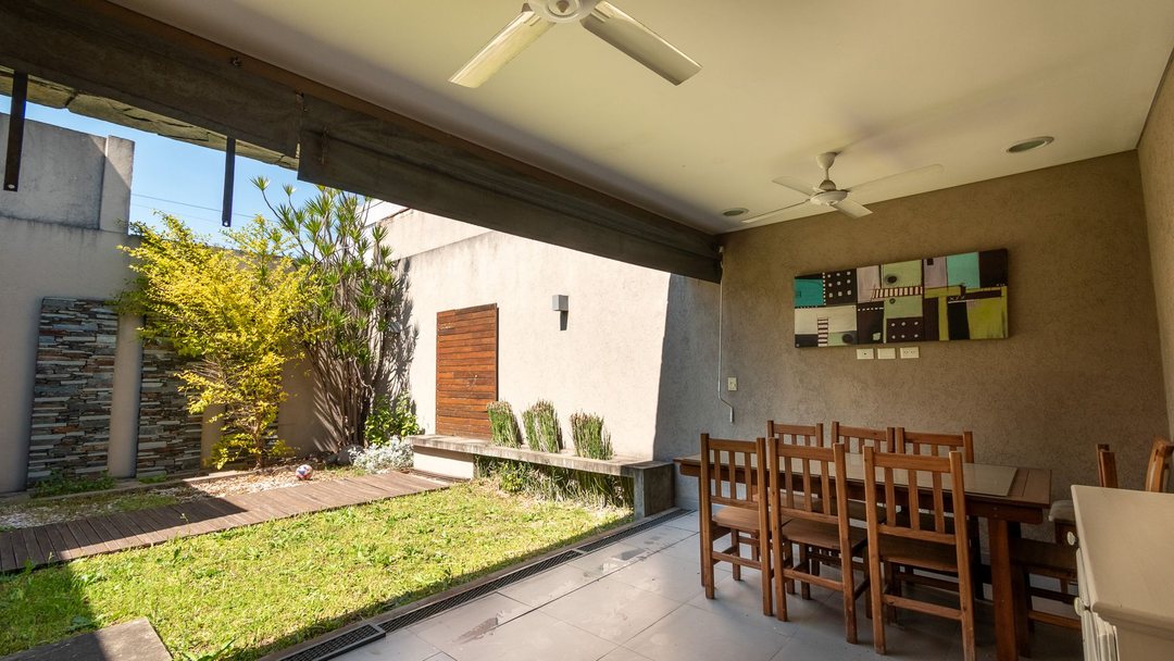 VENTA CASA 4AMB. HAEDO SUR