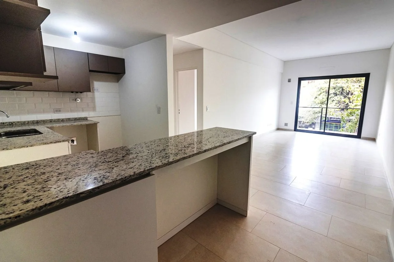 Departamento de 3 ambientes en venta en Villa Ballester, Independencia 4800
