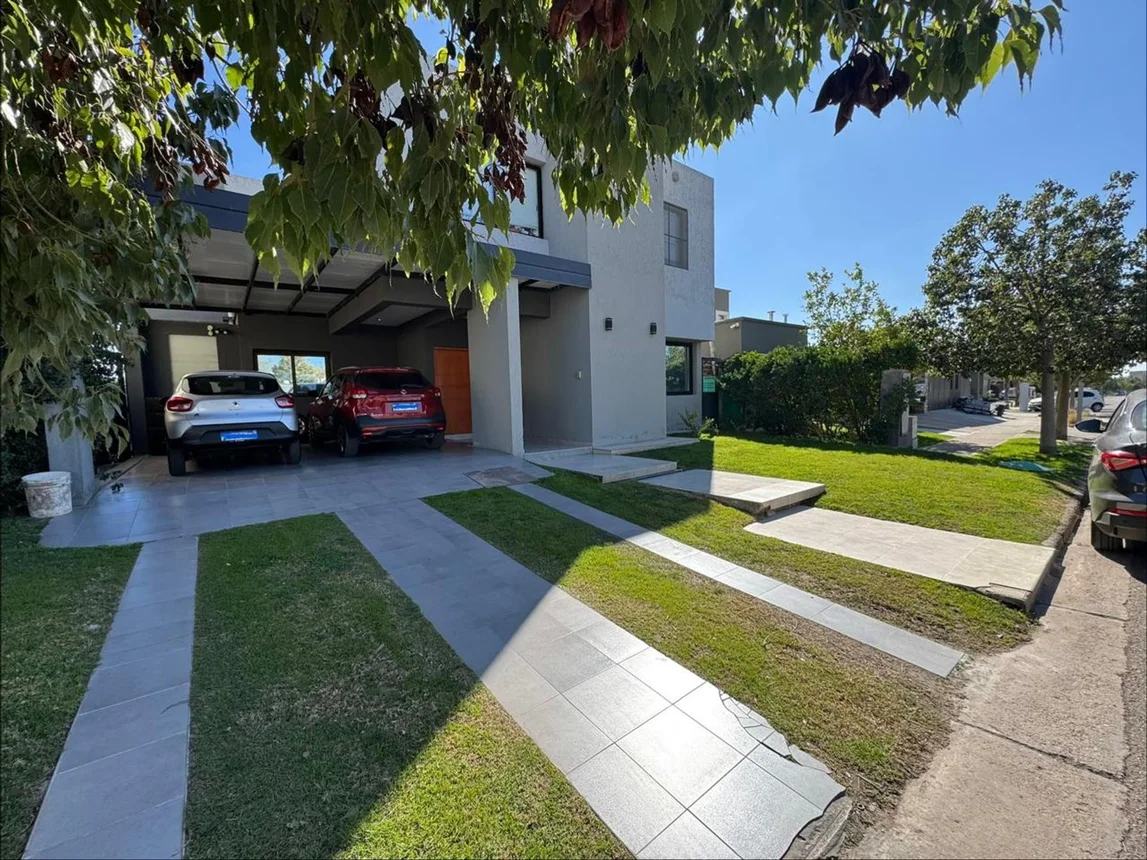 Casa en venta en Guaymallén, foto 2